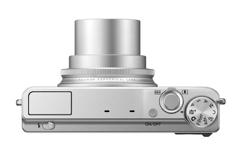 Fujifilm XQ2, con zoom 25-100mm, luminoso F1.8